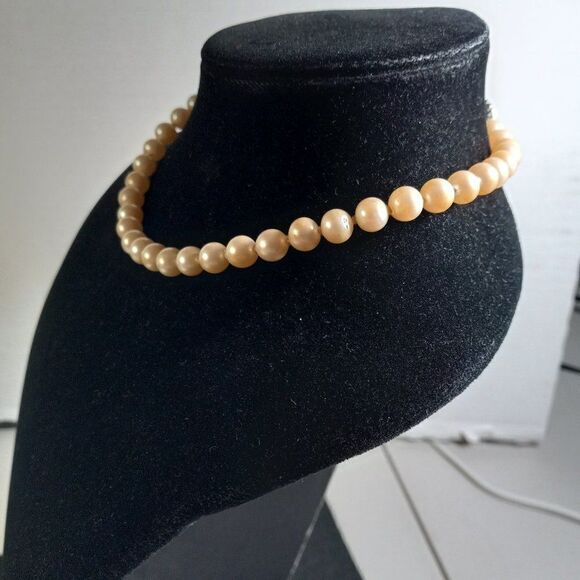 Vintage Faux Pearl Choker Necklace - Picture 2 of 9